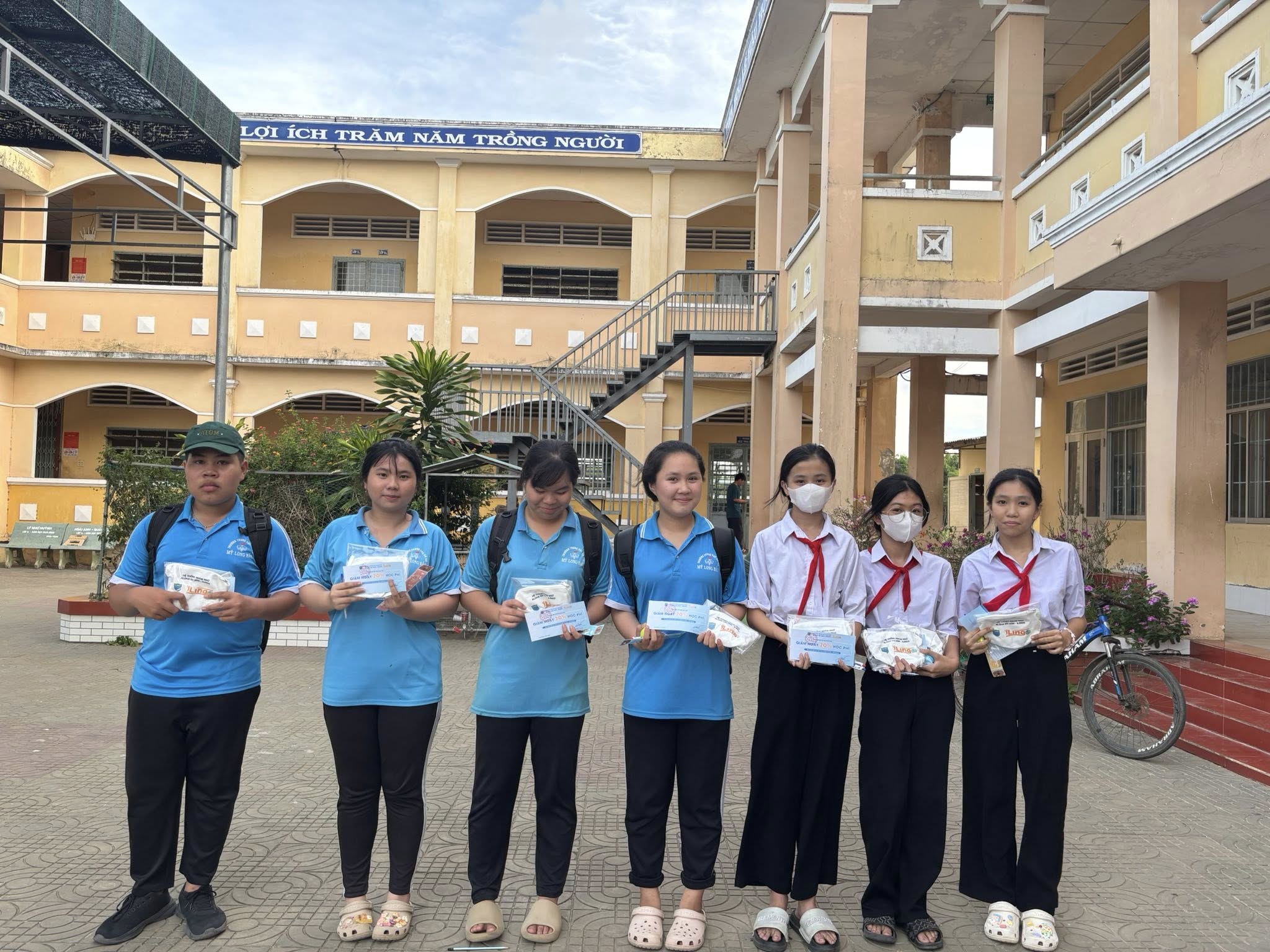 rung-chuong-vang-va-english-day-san-choi-tieng-anh-tai-truong